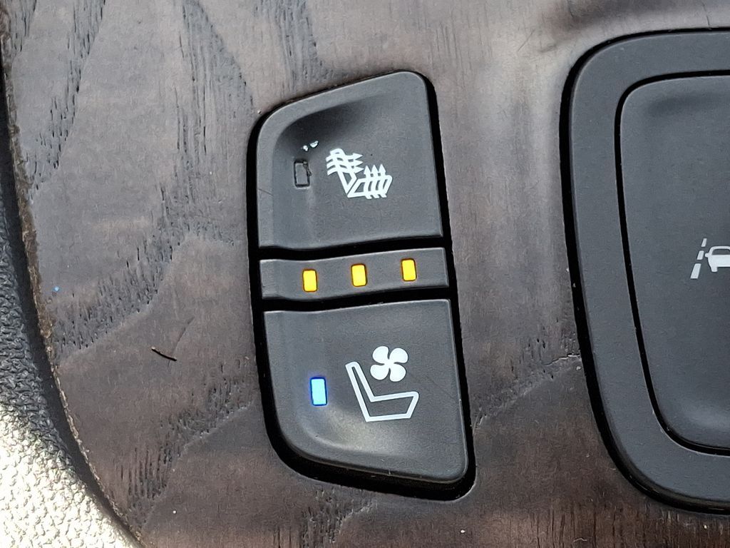 Vehicle image 38 of 39