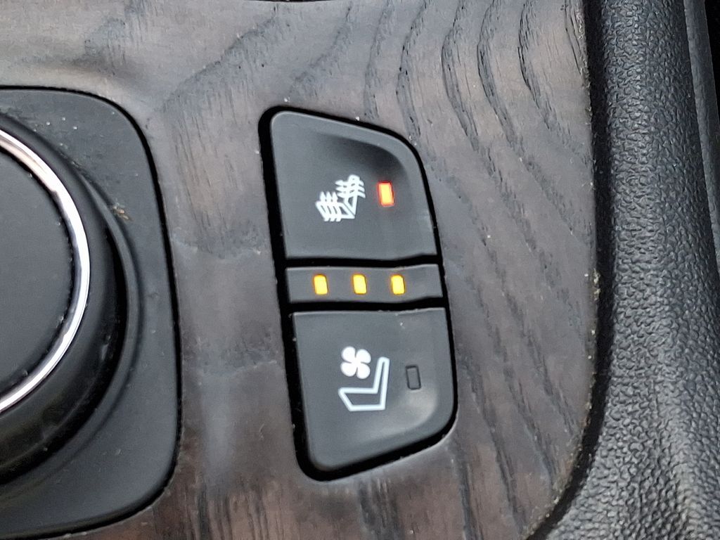 Vehicle image 36 of 39