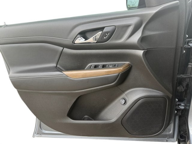 Vehicle image 23 of 31