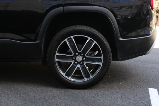 2021 GMC Acadia SLT Image 9 of 46