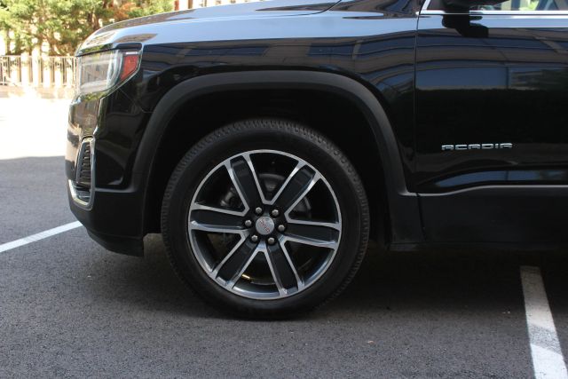 2021 GMC Acadia SLT Image 12 of 46