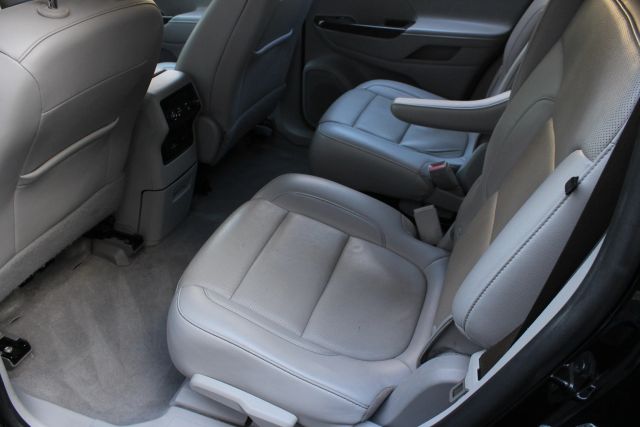 2021 GMC Acadia SLT Image 16 of 46