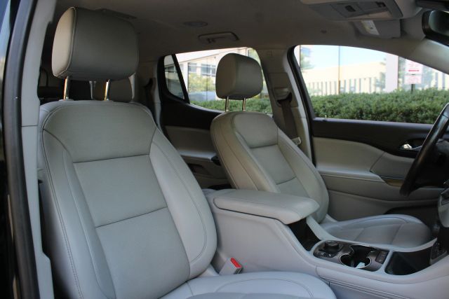 2021 GMC Acadia SLT Image 18 of 46