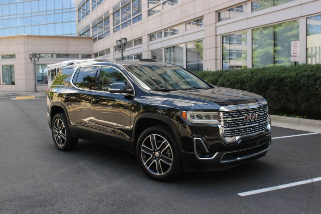 2021 GMC Acadia SLT Image 3 of 46