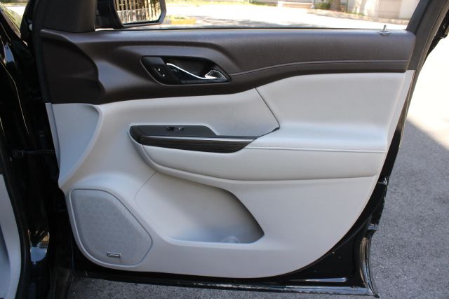 2021 GMC Acadia SLT Image 35 of 46