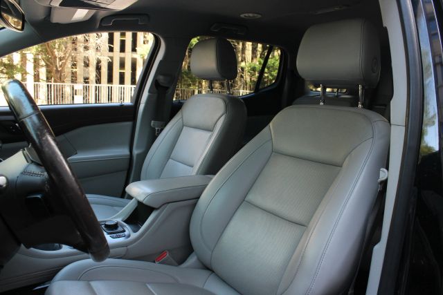 2021 GMC Acadia SLT Image 17 of 46