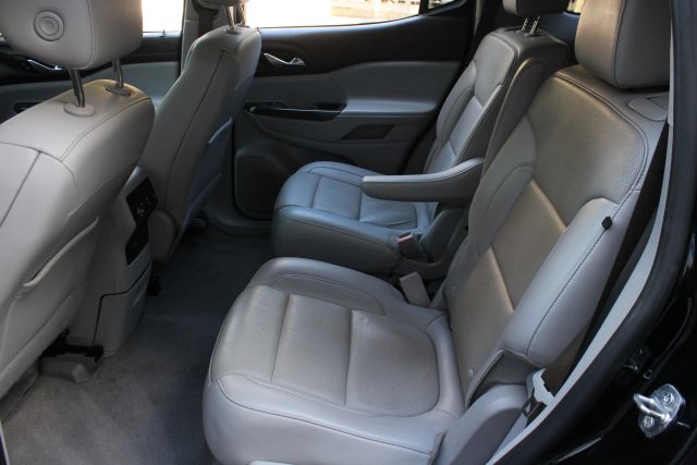 2021 GMC Acadia SLT Image 14 of 46