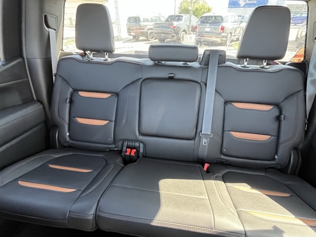 Vehicle image 25 of 26