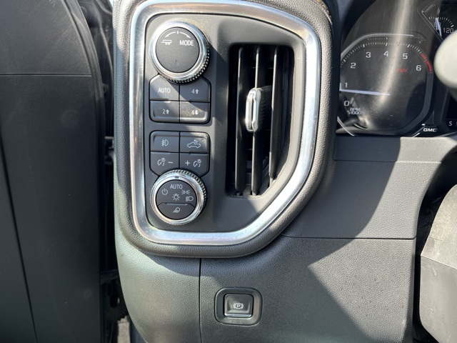 Vehicle image 15 of 26