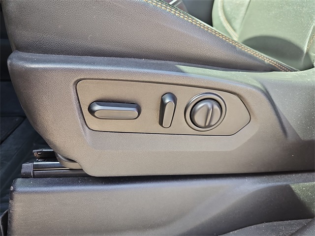Vehicle image 19 of 24