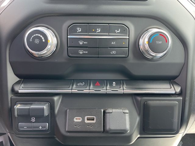Vehicle image 19 of 21