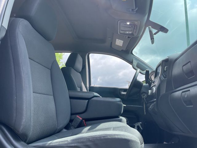 Vehicle image 10 of 21