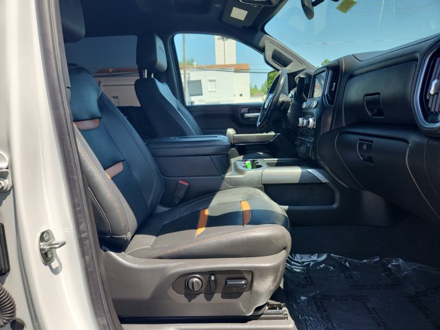 Vehicle image 17 of 21