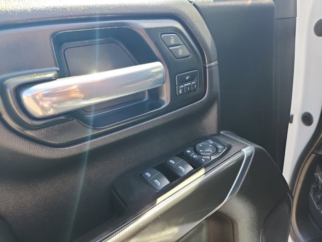Vehicle image 12 of 21