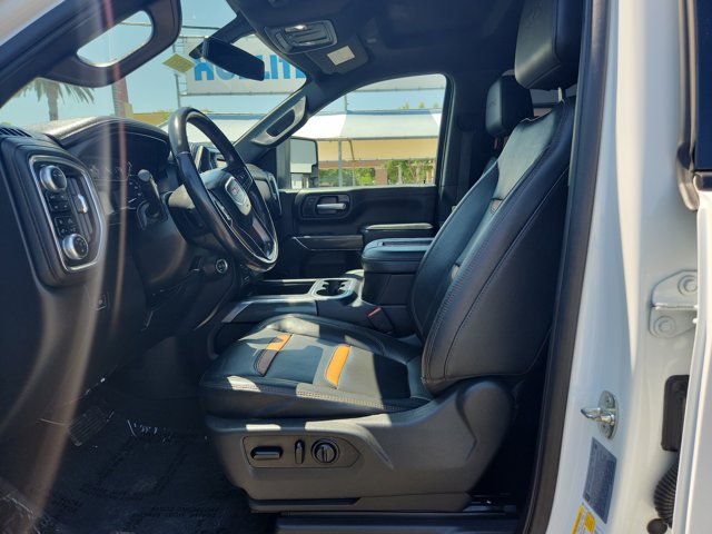 Vehicle image 16 of 21
