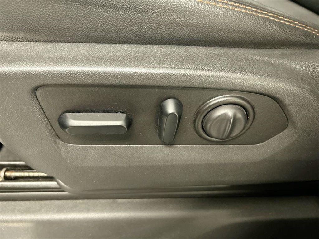 Vehicle image 20 of 24