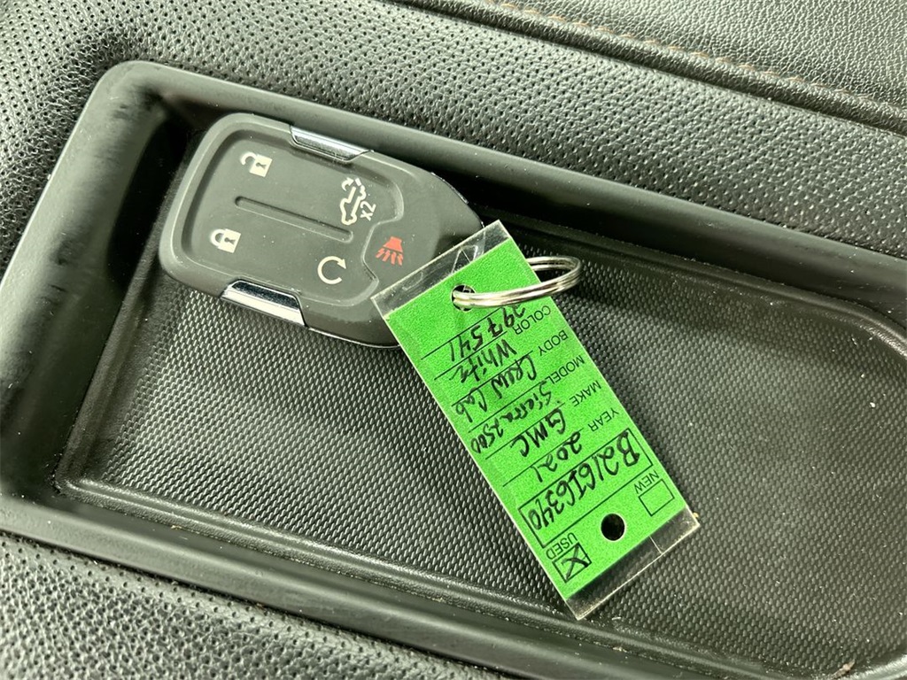 Vehicle image 21 of 24