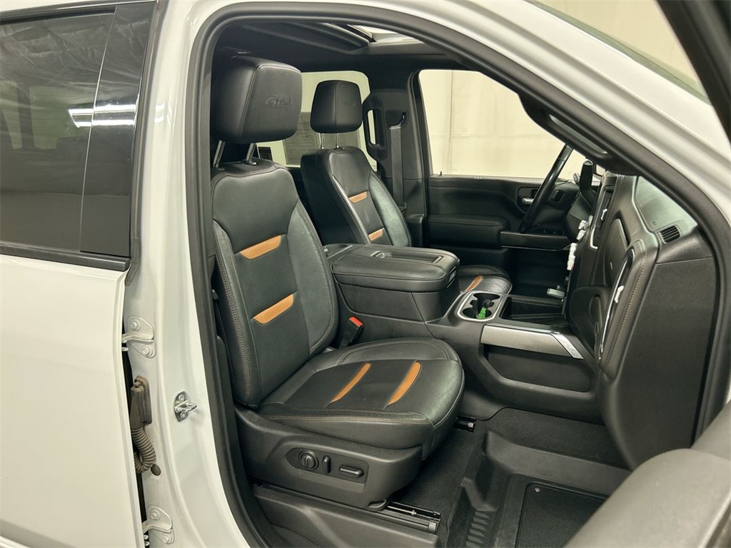Vehicle image 11 of 24