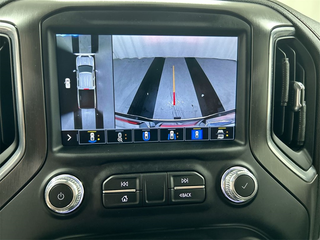 Vehicle image 17 of 24