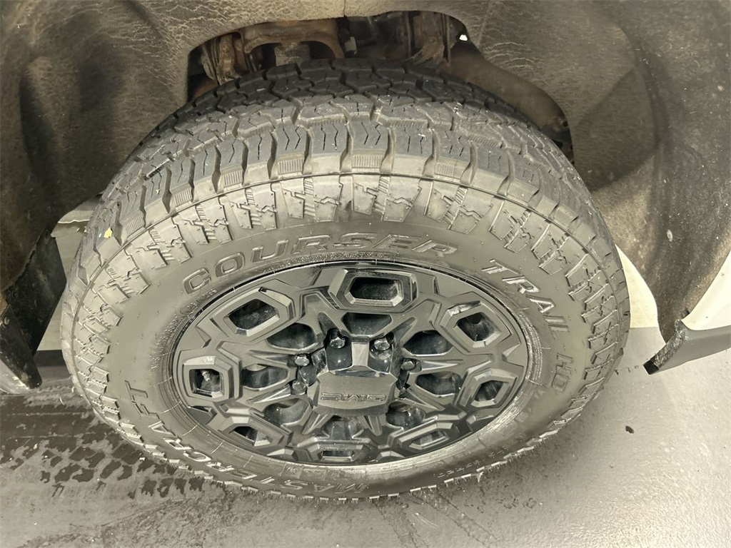 Vehicle image 9 of 24