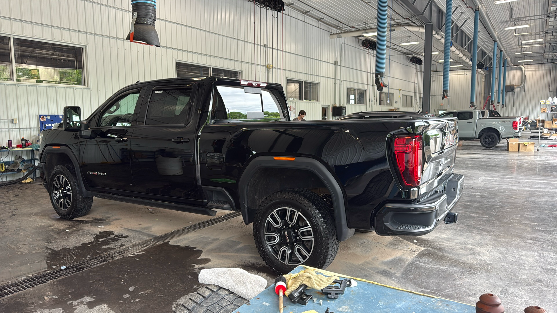 Vehicle image 24 of 28