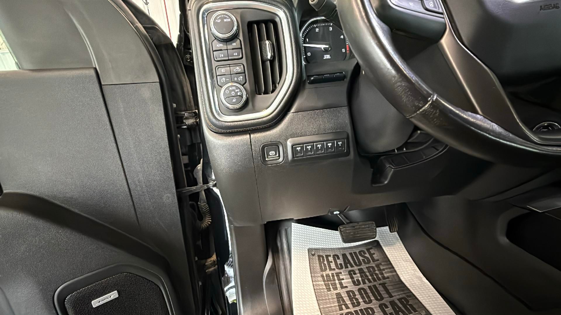 Vehicle image 25 of 28