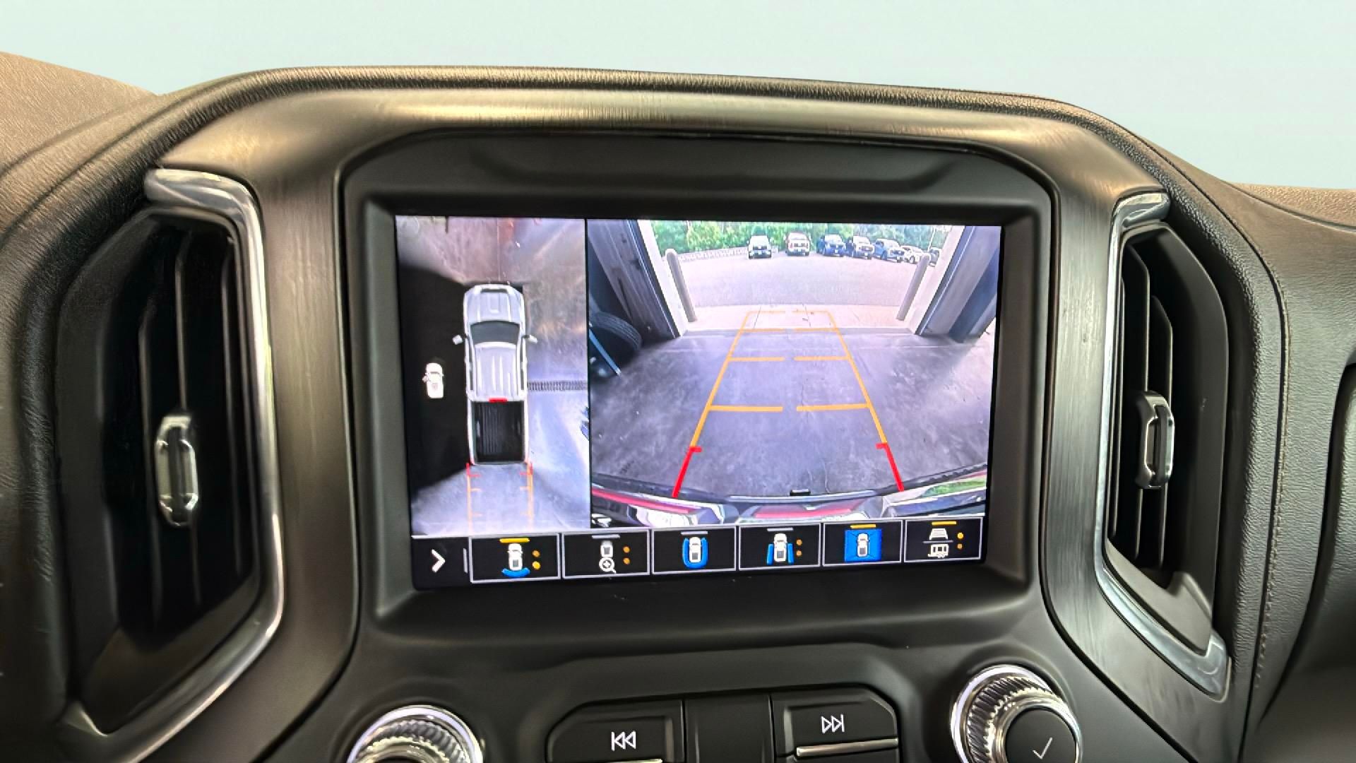 Vehicle image 19 of 28