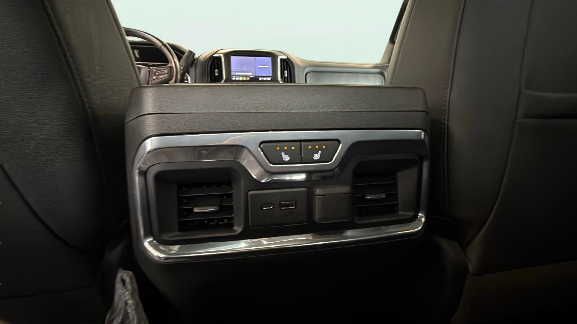 Vehicle image 22 of 28