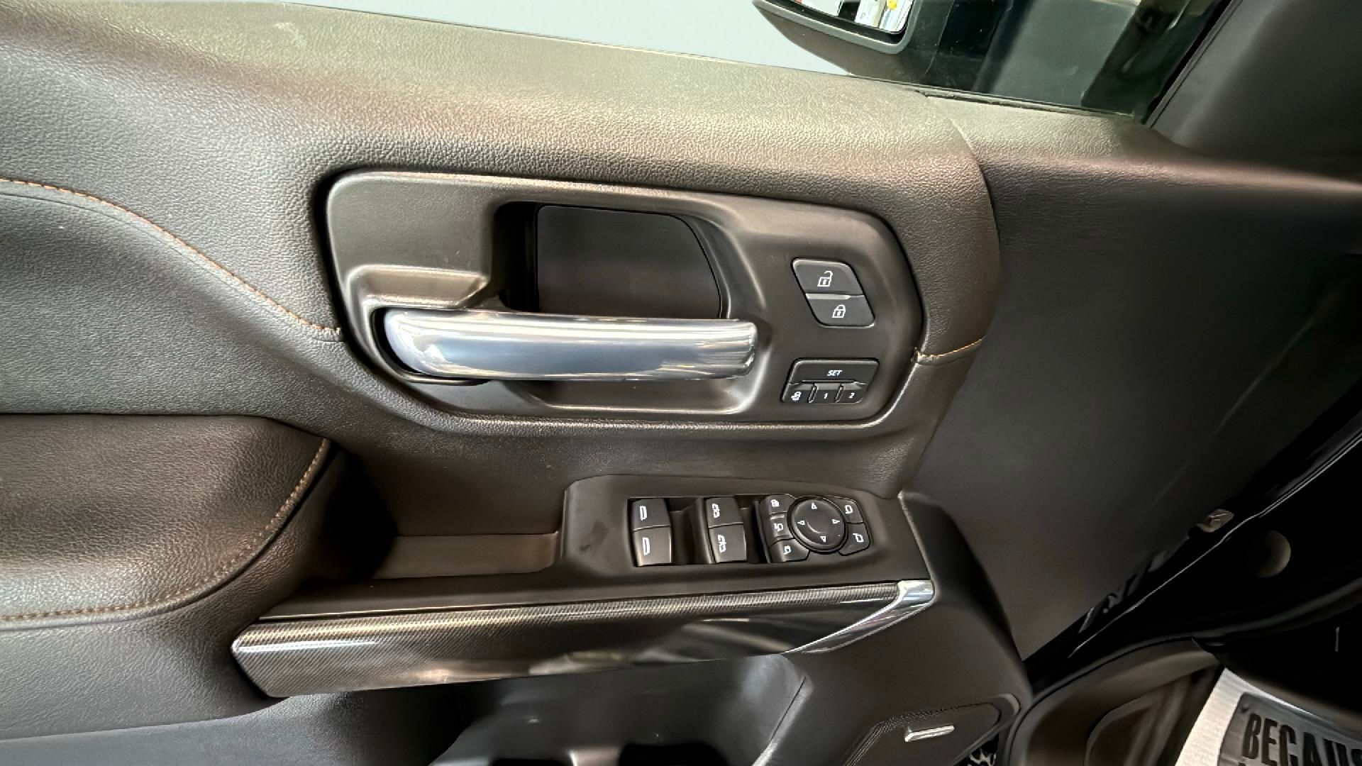 Vehicle image 21 of 28