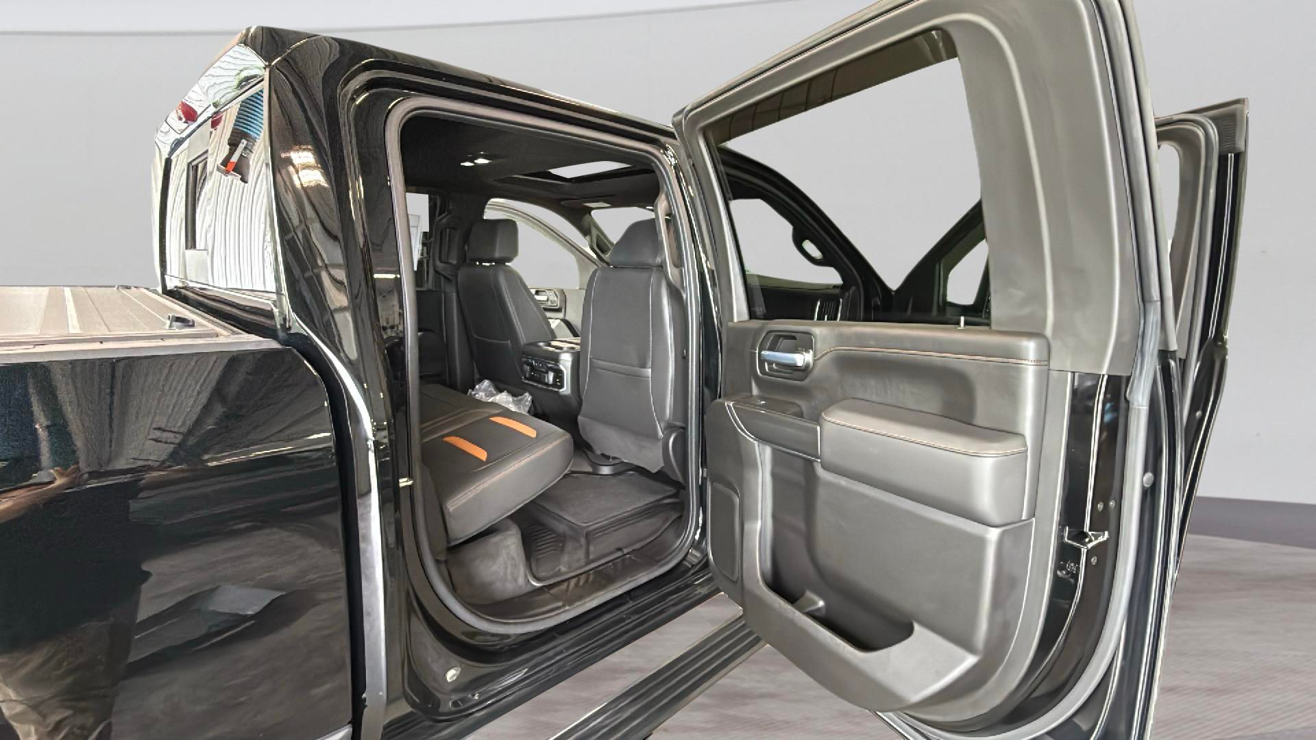 Vehicle image 12 of 28