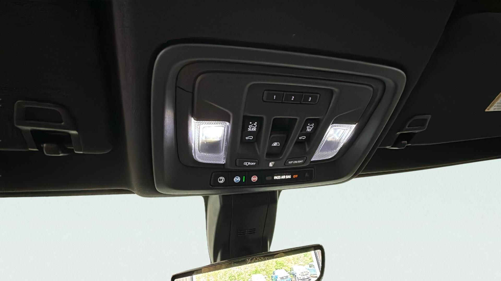 Vehicle image 27 of 28