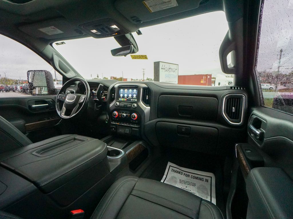 2021 GMC Sierra 2500HD Denali Image 18 of 43