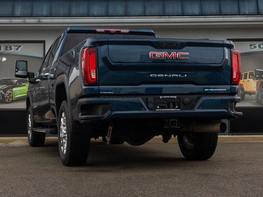 2021 GMC Sierra 2500HD Denali Image 5 of 43