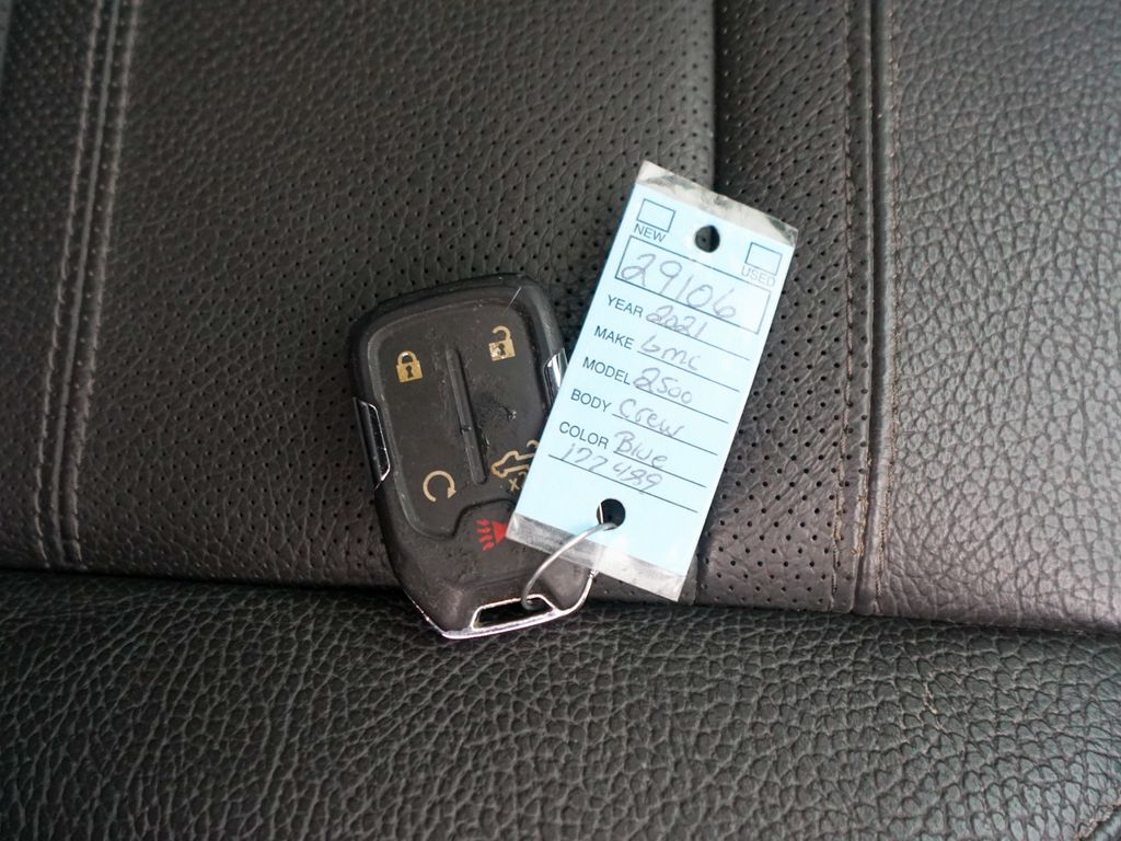 2021 GMC Sierra 2500HD Denali Image 28 of 43