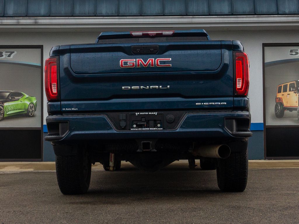2021 GMC Sierra 2500HD Denali Image 7 of 43