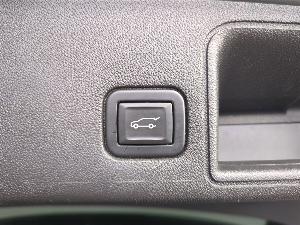 2021 GMC Terrain SLT Image 24 of 37