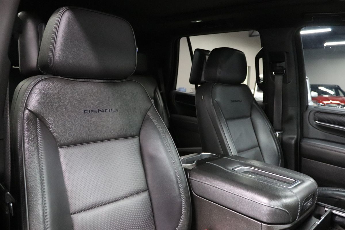 Vehicle image 33 of 39