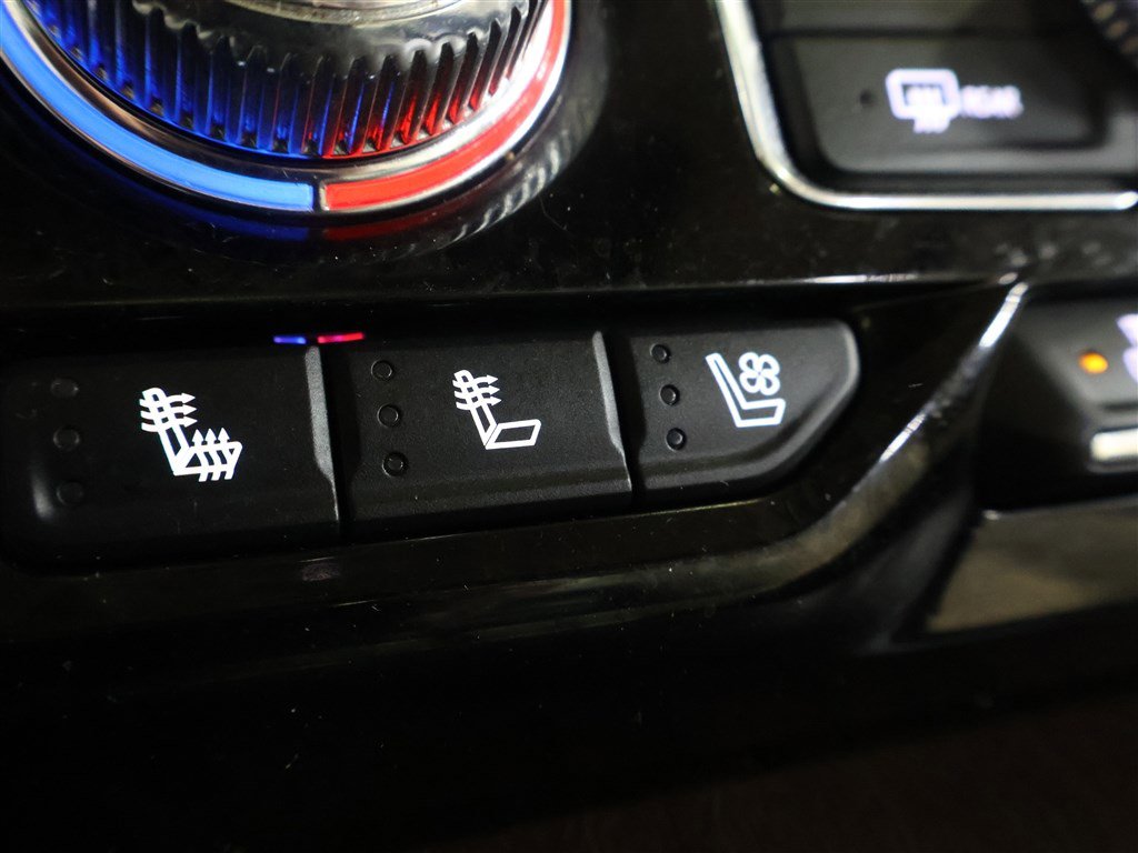 Vehicle image 39 of 65