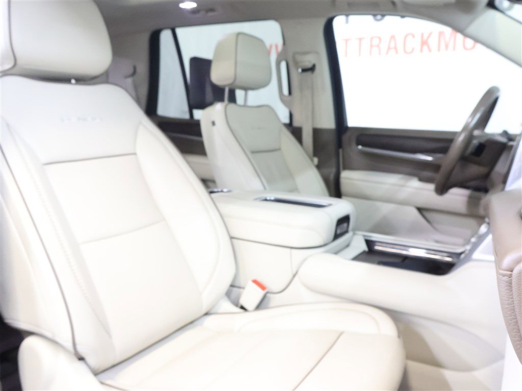 Vehicle image 25 of 65