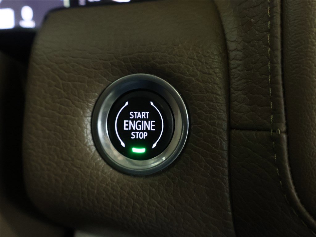Vehicle image 37 of 65
