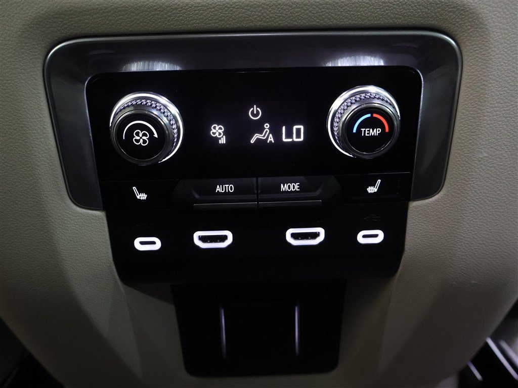 Vehicle image 17 of 65