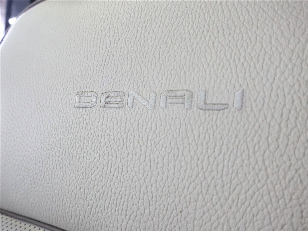 Vehicle image 61 of 65