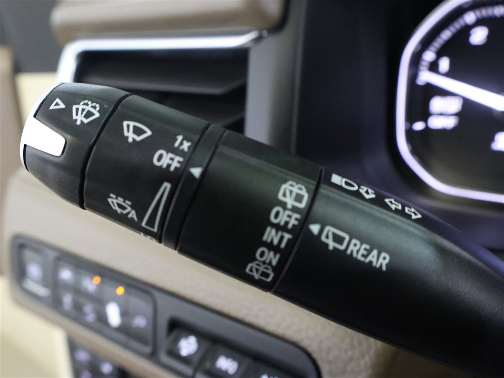 Vehicle image 35 of 65
