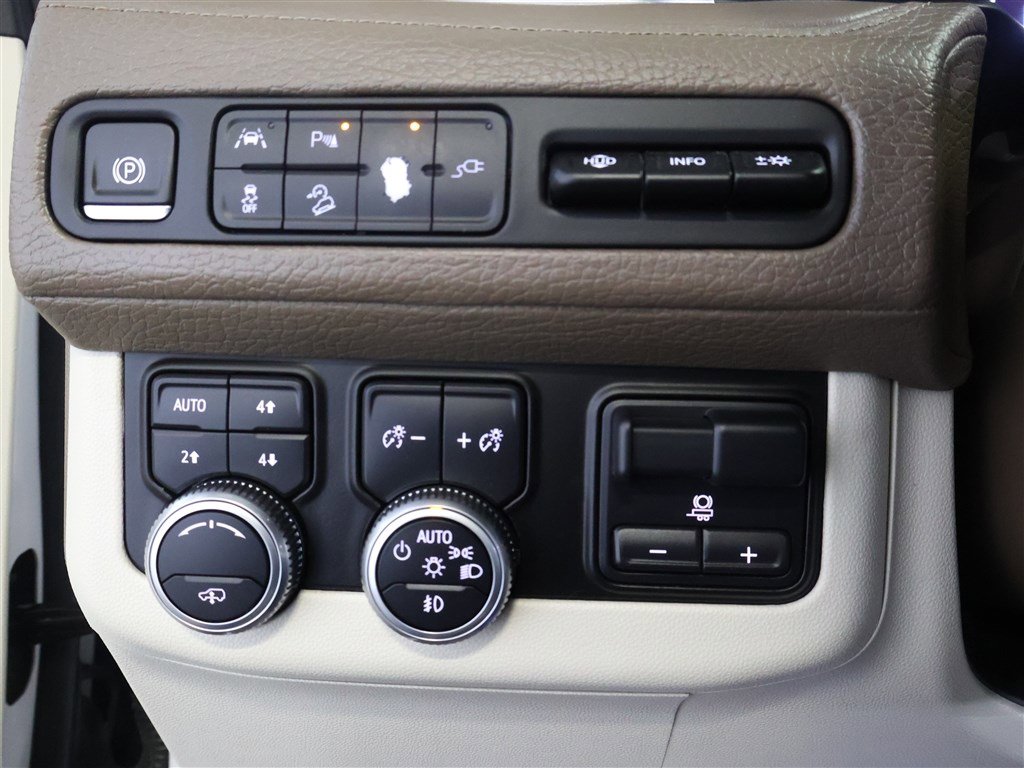 Vehicle image 31 of 65