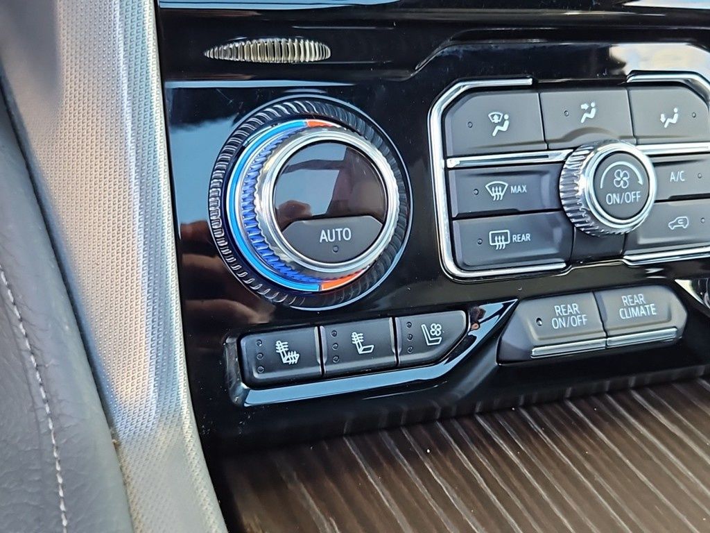 Vehicle image 26 of 37