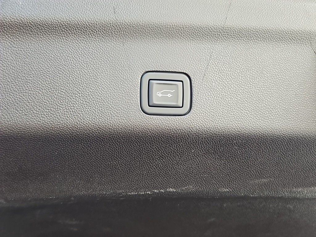 Vehicle image 35 of 37