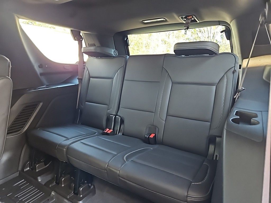 Vehicle image 32 of 37