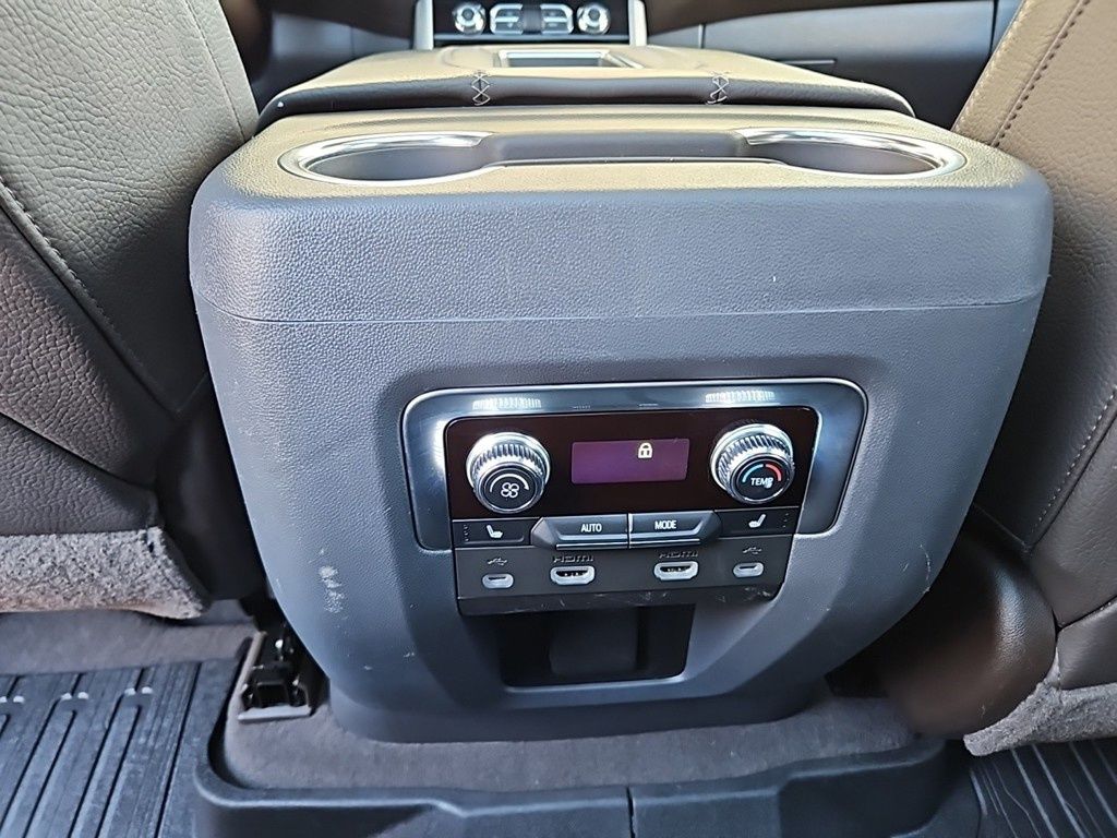 Vehicle image 33 of 37