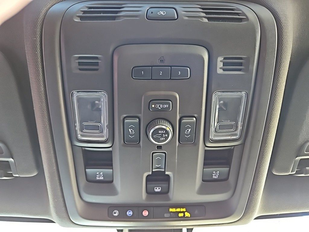 Vehicle image 28 of 37