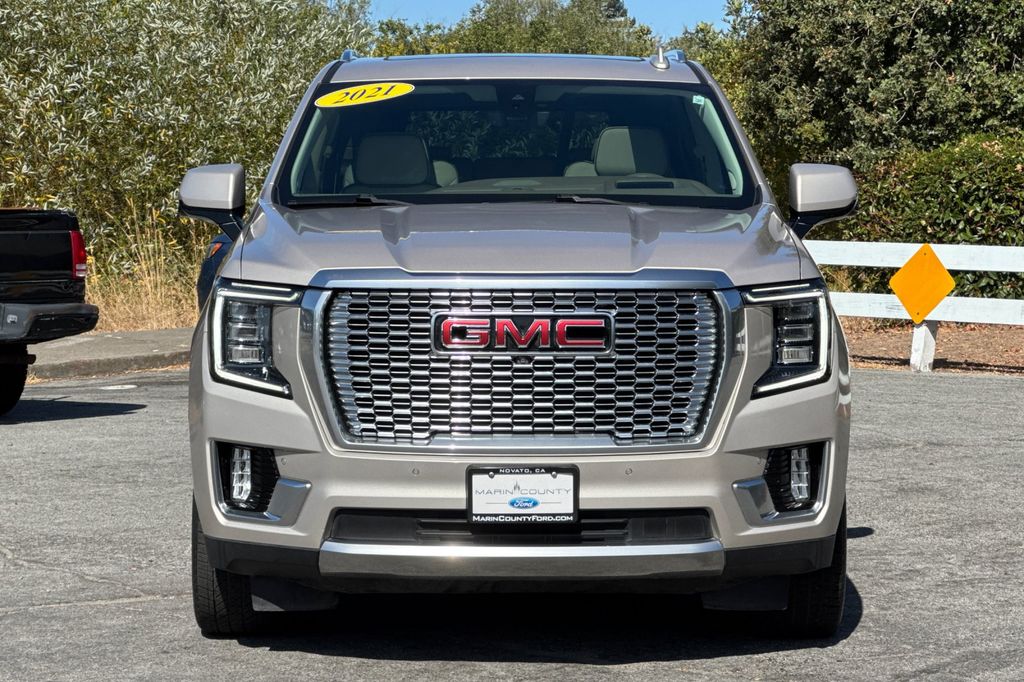 2021 GMC Yukon Denali Image 2 of 32